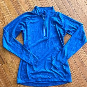 3/4 zip athletic long sleeve shirt